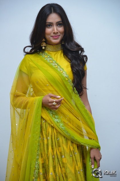 Pallavi-Subhash-At-Naruda-DONORuda-Movie-Audio-Launch